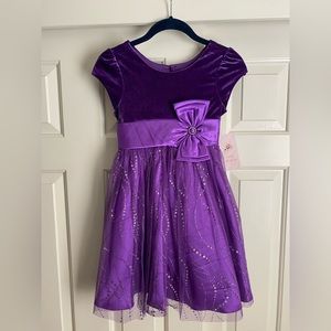 Girls fancy purple dress, size 7, never worn